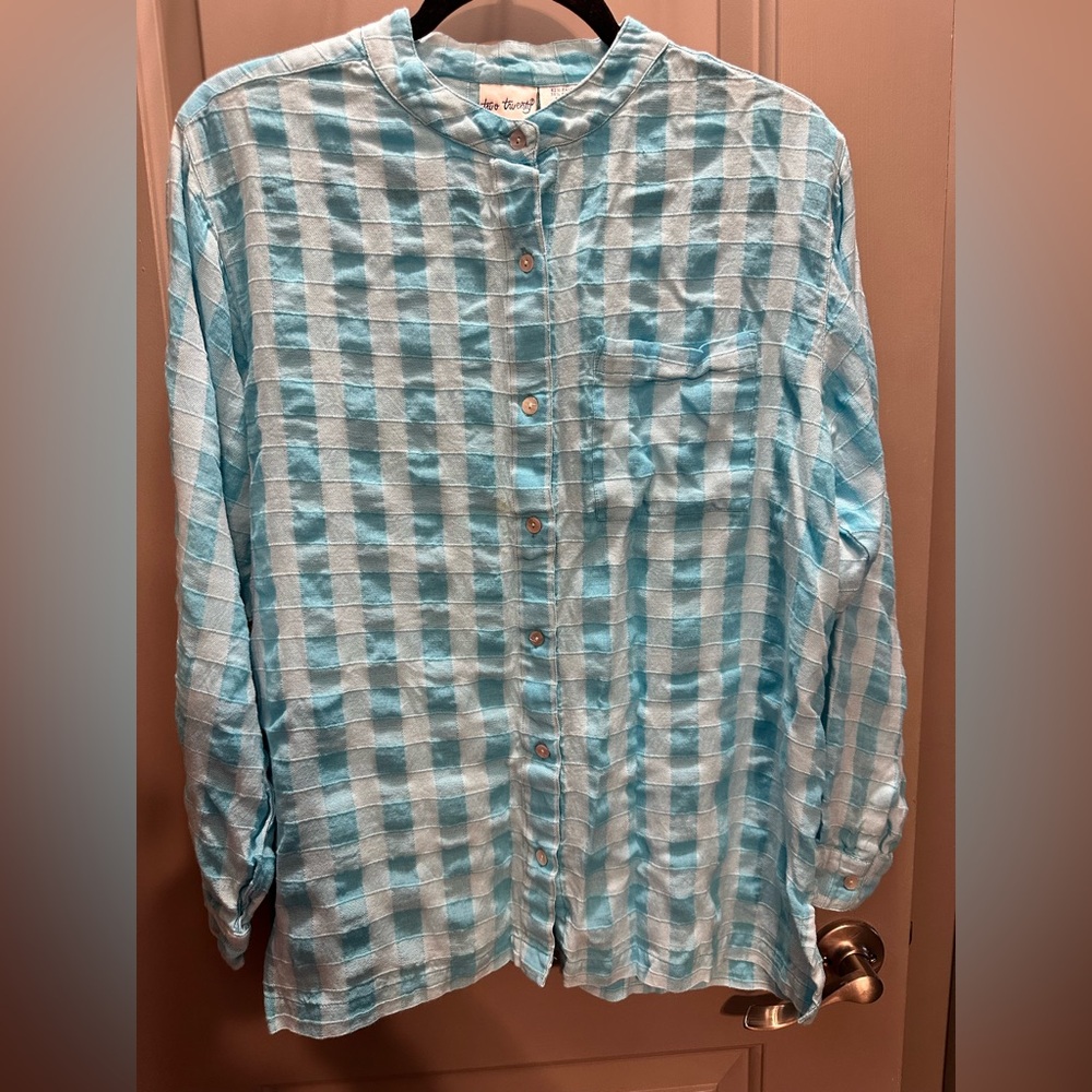Two Twenty Size L Turquoise Button Down Shirt EUC